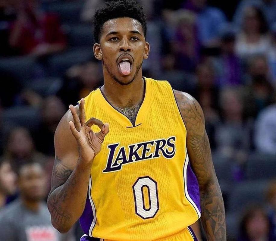 现俱乐部与 现俱乐部与